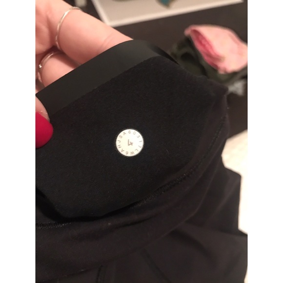 In Movement Crop - Picture 5 of 5